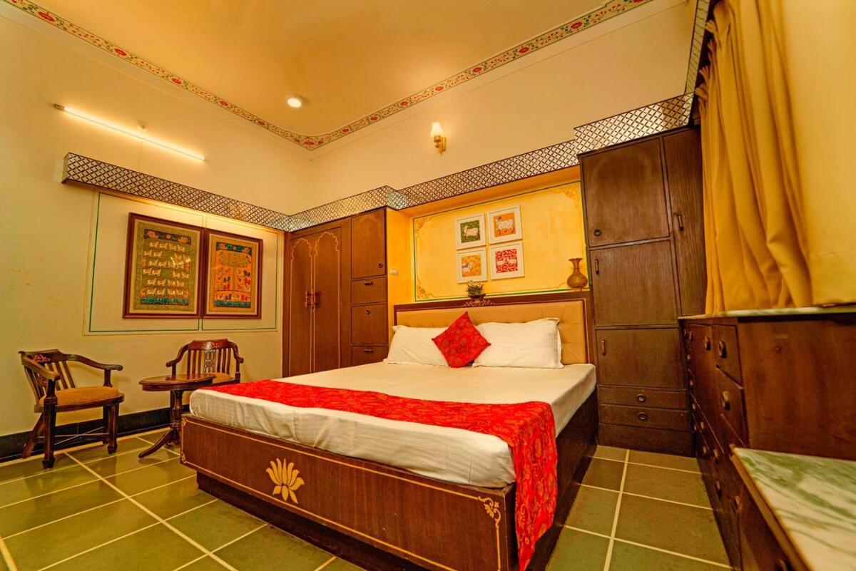 Santosh Villa - The House Of Antiques And Art Udaipur Eksteriør bilde