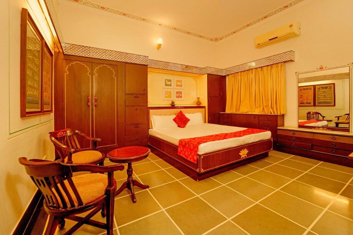 Santosh Villa - The House Of Antiques And Art Udaipur Eksteriør bilde