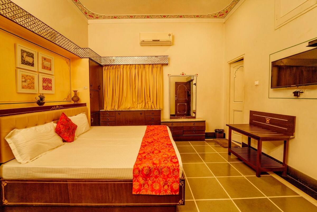 Santosh Villa - The House Of Antiques And Art Udaipur Eksteriør bilde